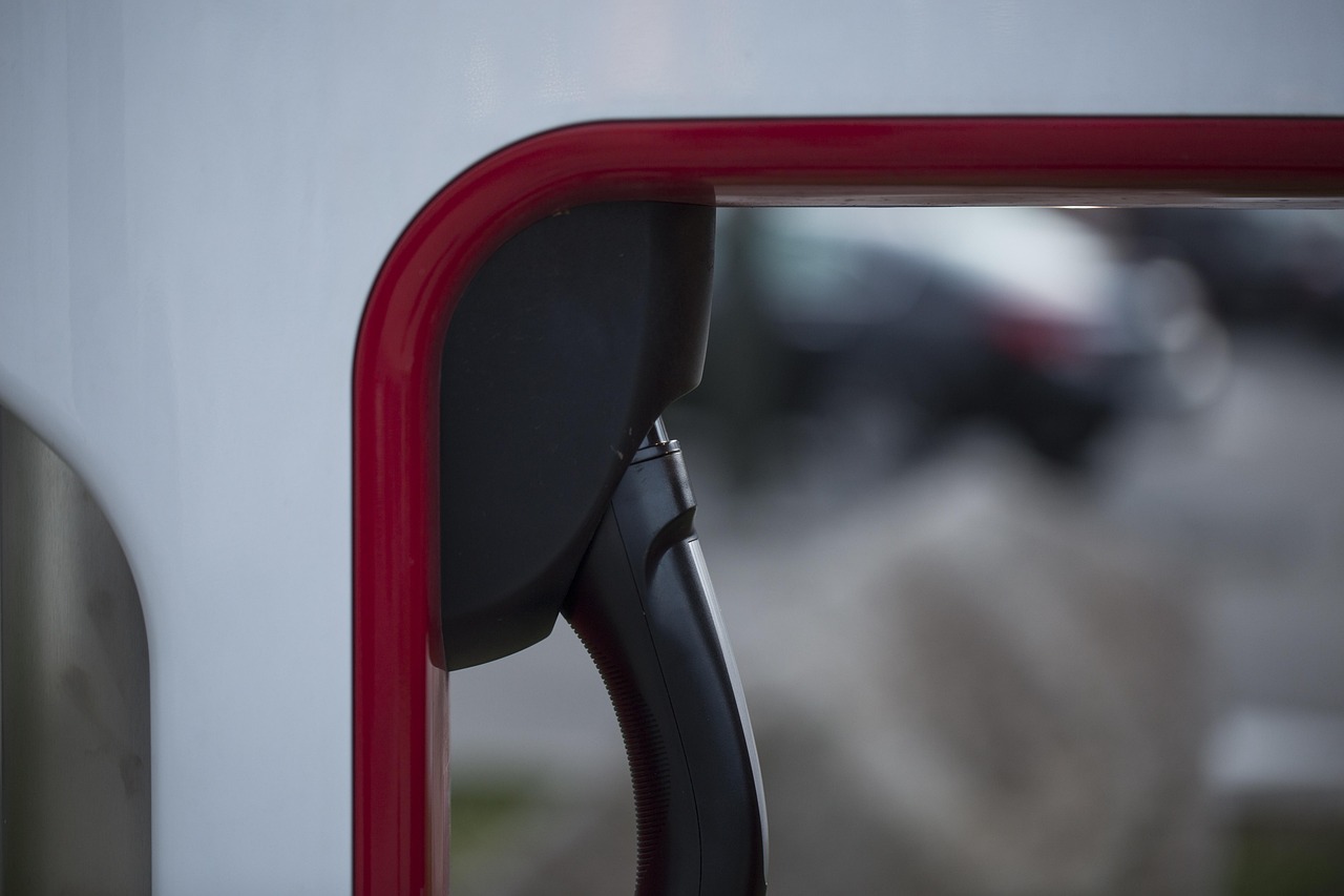entdecken sie die zukunft der e-mobilität! erfahren sie mehr über umweltfreundliche elektrofahrzeuge, innovative ladetechnologien und die neuesten trends in der nachhaltigen fortbewegung.